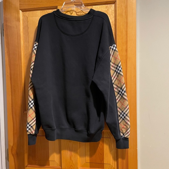 WOMAN’S BURBERRY SWEATSHIRT SIZE MED. WORNED FEW TIMES. - Picture 7 of 9